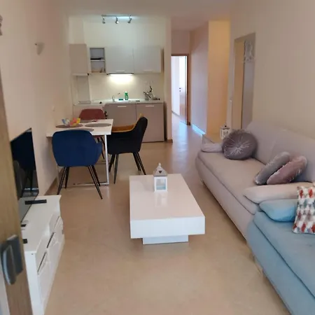 2 With Poolview Royal Sun Appartement