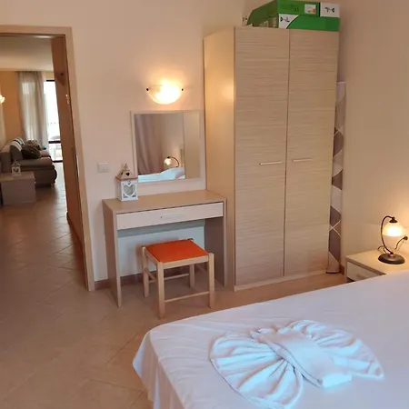 아파트 2 With Poolview Royal Sun 써니비치